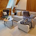 Apartman Gemuetliches In Schnaid Mit Zwei Separaten Und Geraeumigen - Ausgestattet Mit Je Einer Grossen Kueche, Zwei Schlafzimmern Und Einem Badezimmer *