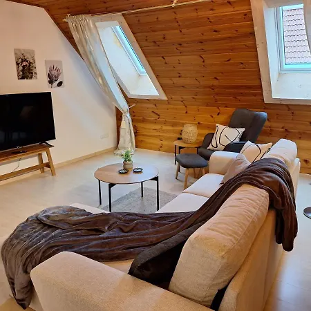 Gemuetliches In Schnaid Mit Zwei Separaten Und Geraeumigen - Ausgestattet Mit Je Einer Grossen Kueche, Zwei Schlafzimmern Und Einem Badezimmer Apartment Hallerndorf