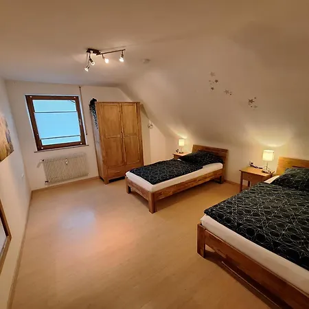 Διαμέρισμα Gemuetliches In Schnaid Mit Zwei Separaten Und Geraeumigen - Ausgestattet Mit Je Einer Grossen Kueche, Zwei Schlafzimmern Und Einem Badezimmer Hallerndorf