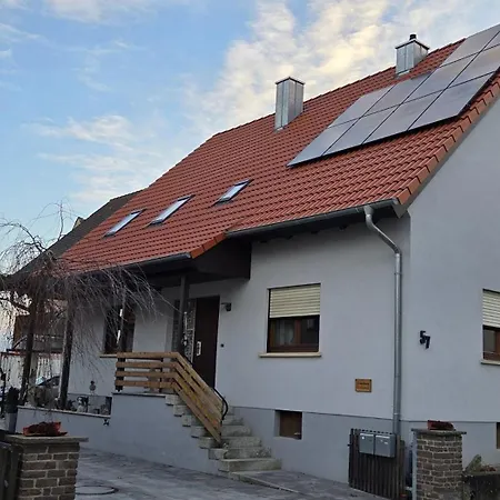 Διαμέρισμα Gemuetliches In Schnaid Mit Zwei Separaten Und Geraeumigen - Ausgestattet Mit Je Einer Grossen Kueche, Zwei Schlafzimmern Und Einem Badezimmer