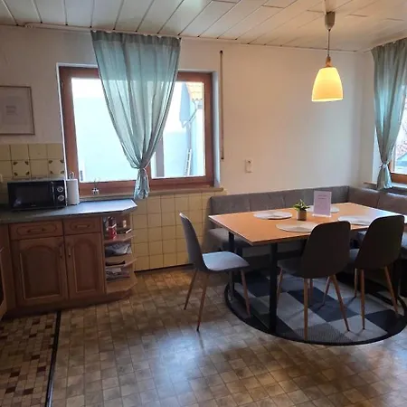 Gemuetliches In Schnaid Mit Zwei Separaten Und Geraeumigen - Ausgestattet Mit Je Einer Grossen Kueche, Zwei Schlafzimmern Und Einem Badezimmer * Hallerndorf