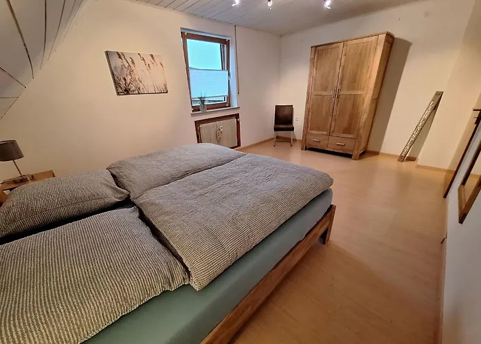 Appartement Gemuetliches In Schnaid Mit Zwei Separaten Und Geraeumigen - Ausgestattet Mit Je Einer Grossen Kueche, Zwei Schlafzimmern Und Einem Badezimmer