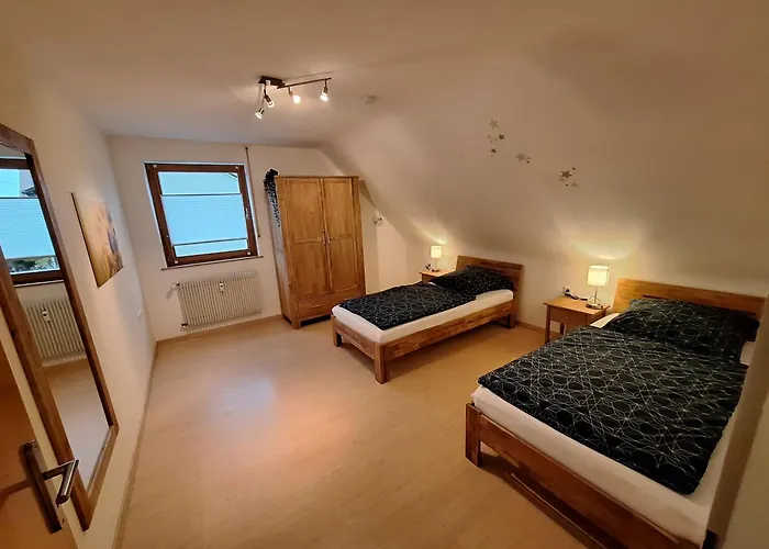 Appartement Gemuetliches In Schnaid Mit Zwei Separaten Und Geraeumigen - Ausgestattet Mit Je Einer Grossen Kueche, Zwei Schlafzimmern Und Einem Badezimmer Hallerndorf