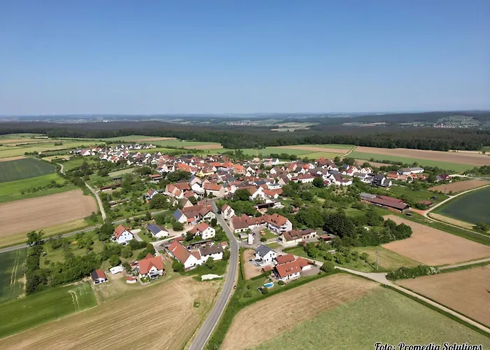 Appartement Gemuetliches In Schnaid Mit Zwei Separaten Und Geraeumigen - Ausgestattet Mit Je Einer Grossen Kueche, Zwei Schlafzimmern Und Einem Badezimmer